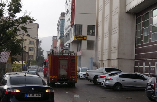 Bitlis'te korkutan doğalgaz patlaması! Alev topu yükseldi, birçok yer zarar gördü