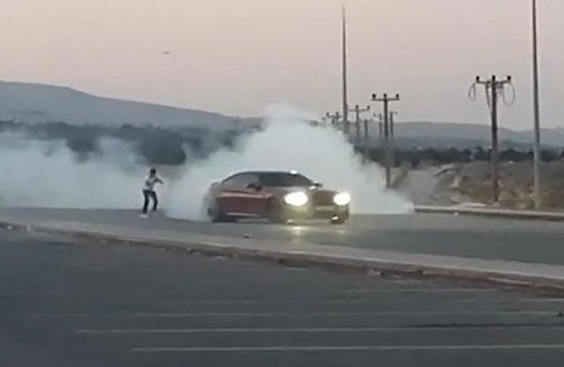 Ehliyetsiz sürücünün hastane otoparkında yaptığı drifte ceza yağdı! Cezayı duyanların dudakları uçukladı