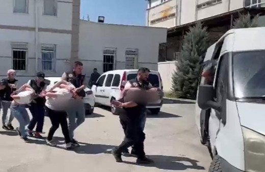 Konya'da uyuşturucu taciri baba ve oğul yapılan operasyonda tutuklandı!