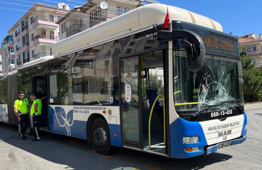 Ankara'da belediye otobüsü 9 ve 11 yaşlarındaki 2 çocuğa çarptı