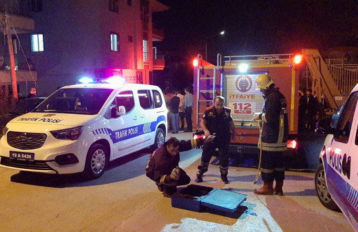 Tatil için Almanya'dan geldi, eşyalarını dışarı atıp evini ateşe verdi!