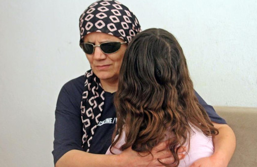 Haberler sonrası telefonu kilitlendi! Görme engelli annenin kira çilesi mutluluğa dönüştü