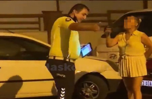 Polise söylediği sözlerle ağızları açık bıraktı! Kazaya karışan kadın alkolmetreye üflemek istemeyince tehditler savurdu