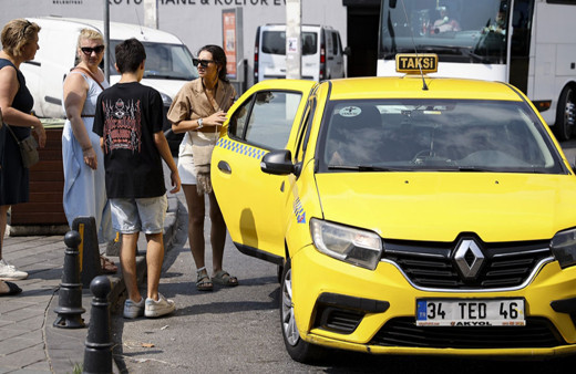 Ne olacak bu taksilerin hali? Taksiciler de dertli! Onlar da kendini savundu!