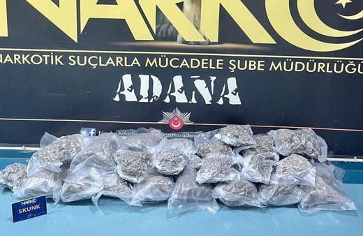 Adana'da polis ekiplerinden uyuşturucu operasyonu! 16 kilo 820 gram esrar ele geçildi