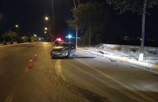 Çorum'da otomobil, hafif ticari araca çarptı, hurdaya döndü!