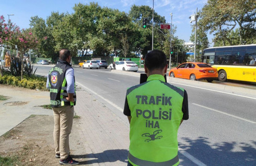 İstanbul'da kırmızı ışıkta geçen sürücülere ceza kesildi!