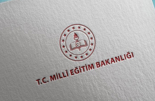 Okullarda uyum eğitimine katılacak öğrenciler için ücretsiz kitap dağıtıldı