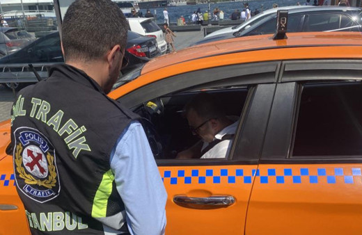 İstanbul'da taksi denetimi! Kemer takmayan, taksimetre açmayana ceza!