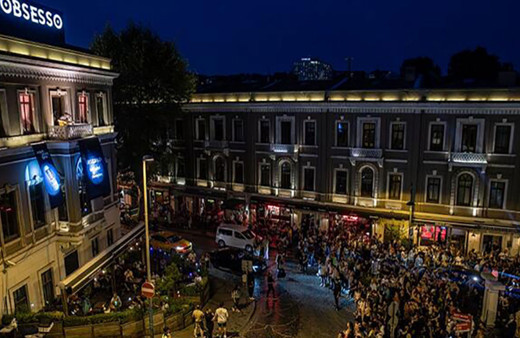 Beşiktaş'ta Harun Tekin'den mini konser