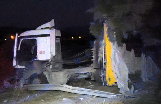 Denizli'de facia! Bariyeri aşan TIR, karşı şeritte otobüsü çarptı 6 kişi öldü 43 kişi yaralandı