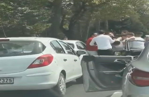 Bakırköy'de trafiği yavaşlatan maganda konvoycular tepki gösteren vatandaşı darp etti!