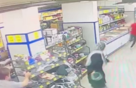 Beylikdüzü'nde alkollü saldırgan dehşet saçtı! Arkadaşını koruyan market çalışanını bıçaklayarak öldürdü