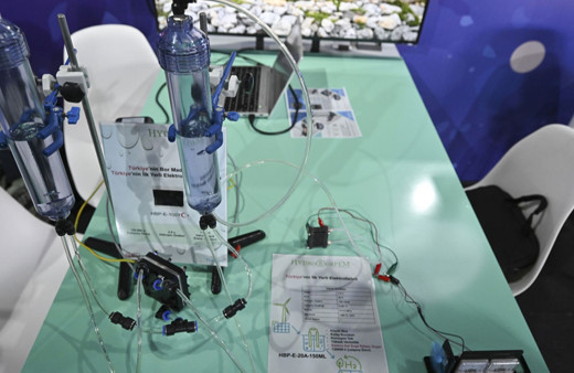 Sudaki elementleri ayırıp elektrik ürettiler! TEKNOFEST'te ödül aldılar!