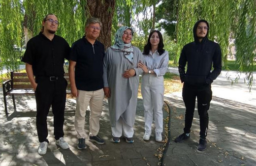 Konya'da 3 çocuk annesi kadın, 3. üniversitesine oğlu ile kayıt oldu!