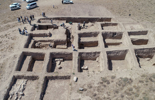 Van'dan tarih fışkırıyor! Garibin Tepe'de Urartular'a ait anıtsal yapı grubu bulundu!