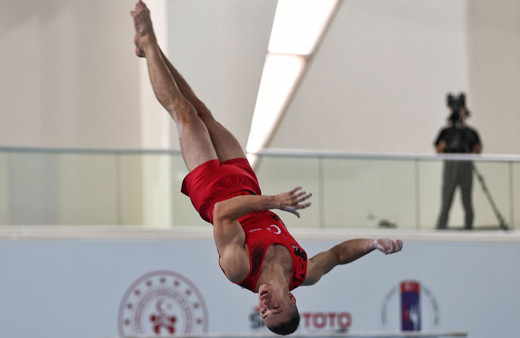 Artistik Cimnastik Dünya Challenge Kupası'nda Ahmet Önder altın madalya kazandı!