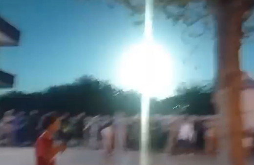 Diyarbakır'da halay çekerken meteorun düşme anı görüntülendi