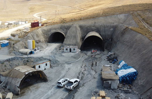 Van-Hakkari yolu Güzeldere Tüneli ile daha güvenli olacak!