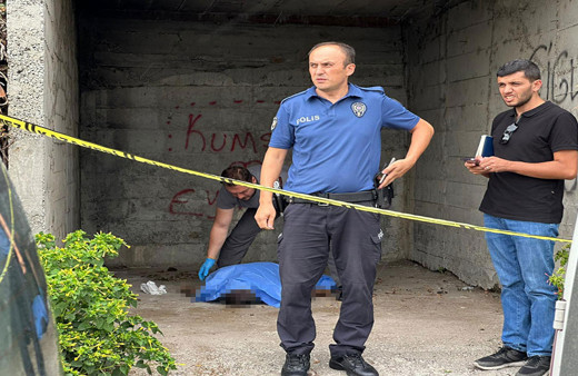 Sakarya'da vatandaşlar garajda erkek cesedi buldu! Polis ekipleri harekete geçti