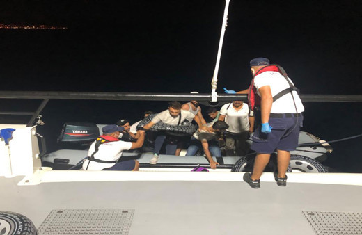 Muğla'da lastik botla yurt dışına gitmek isteyen düzensiz göçmenler yakalandı!