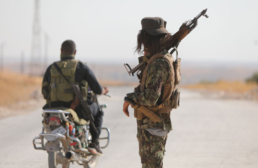 Arap aşiretleri isyan bayrağını çekti silahlı çatışmalar Rakka ve Haseke'ye sıçradı 4 köy teröristlerden temizlendi