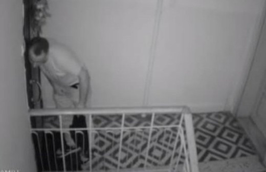 Apartmanda şoke eden görüntü! Kurye kılığında gelip uyuşturucu kullandı, pantolonunu indirdi...