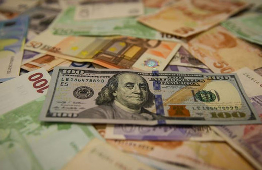 Dolar ve Euro'da hareketlilik sürüyor! Haftanın ilk işlem gününde rakamlar...