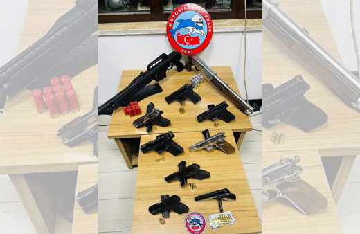 Elazığ'da asayiş denetimlerinde 10 ruhsatsız silah ele geçirildi!