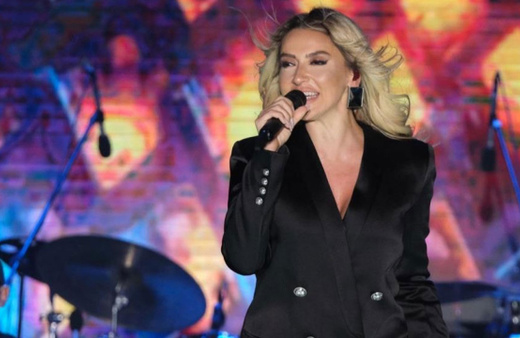 Hadise'den İzmir Menemen'de muhteşem konser!