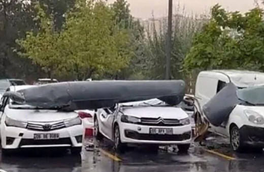 Milli Savunma'dan açıklama! Savaş uçağının parçası Ankara'da bir otoparka düştü!