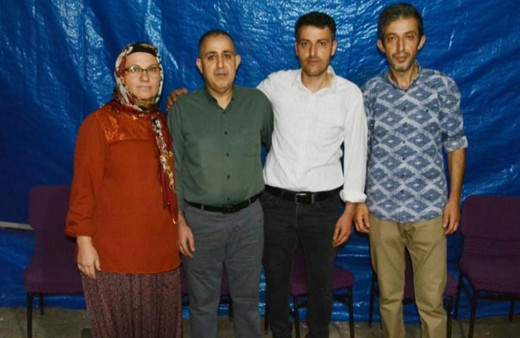 Aynı evden 4 kişi EYT'li oldu! İlk maaşlarıyla bütün köye yemek dağıttılar!