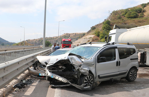 Yol çalışmasında feci kaza! Samsun'da trafiğin tek şeritten verildiği viyadükte kaza: 5 yaralı