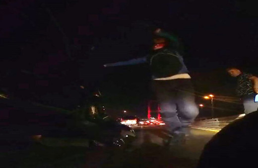 15 Temmuz Şehitler Köprüsünde dehşet anları! Köprüde koşan adamla çarpışan motosiklet sürücüsü otomobilin altında sürüklendi