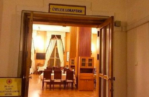 Meclis lokantasında yemekler beleş! İşin gerçeğini Sinan Burhan açıkladı