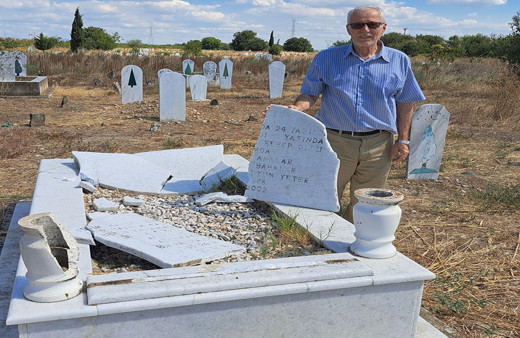 Batı Trakya'da çirkin saldırı! Müslüman mezarlıklarını tahrip ettiler