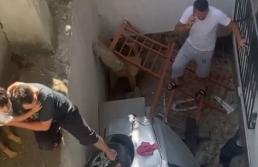 İstanbul’da arabanın el frenini indiren çocuklar apartman boşluğuna uçtu! İşte kaza anı...