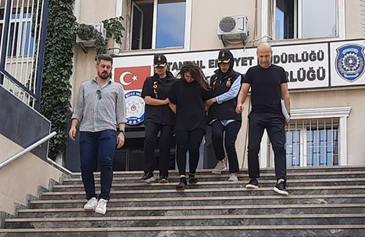 Erkek arkadaşını bıçaklayarak öldürdü! Bıçağı bakın nerede saklamış