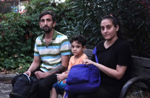 Dövülerek evden atıldı, hamilelik testi travmayı ikiye katladı: Sokakta kalan ailenin "tek isteği" yürek yaktı!