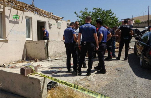 Silahla oynarken arkadaşını vurdu