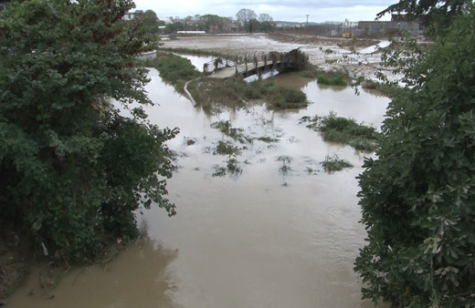 Selin vurduğu Arnavutköy'de su basan sera ve şantiye alanları havadan görüntülendi!