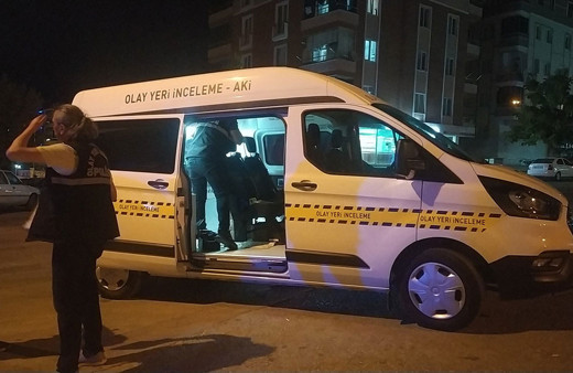 Oynadığı pompalı tüfek ateşlenince kendini vurdu!