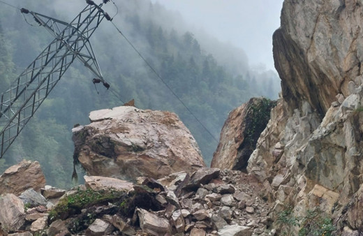 Giresun'da heyelan!  Espiye-Ericek grup yolu ulaşıma kapandı!