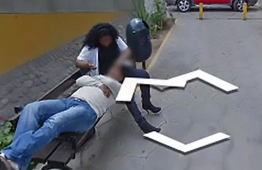 Google Haritalar'da karısını başka bir adamla sarmaş dolaş gördü