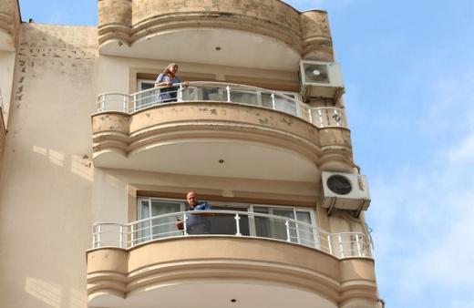 Hatay'da annesini balkondan atmaya çalışan zanlı gözaltına alındı