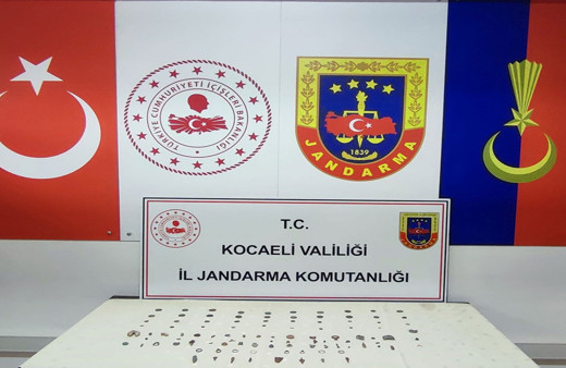 Durdurulan şahıs üzerinden çıkarttıkları ile şaşkına çevirdi! 101 tarihi eser ele geçirildi