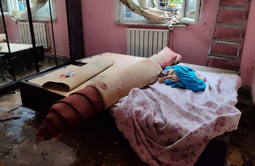 Kızına yaptığı çeyiz selde kullanılmaz hale geldi