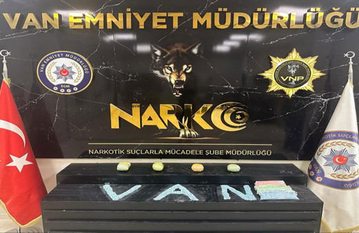 Van'da polis ekiplerinden uyuşturucu operasyonu!  20 bin uyuşturucu hap ele geçirildi