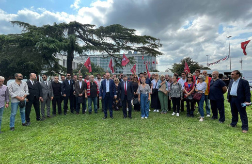 Zafer Partisi'nden İBB önünde 'sel sırasında yetersiz müdahale' protestosu