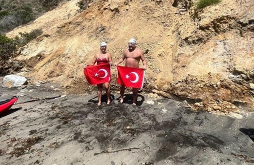 California'daki Catalina Kanalı'nı 13 saatte yüzerek geçtiler